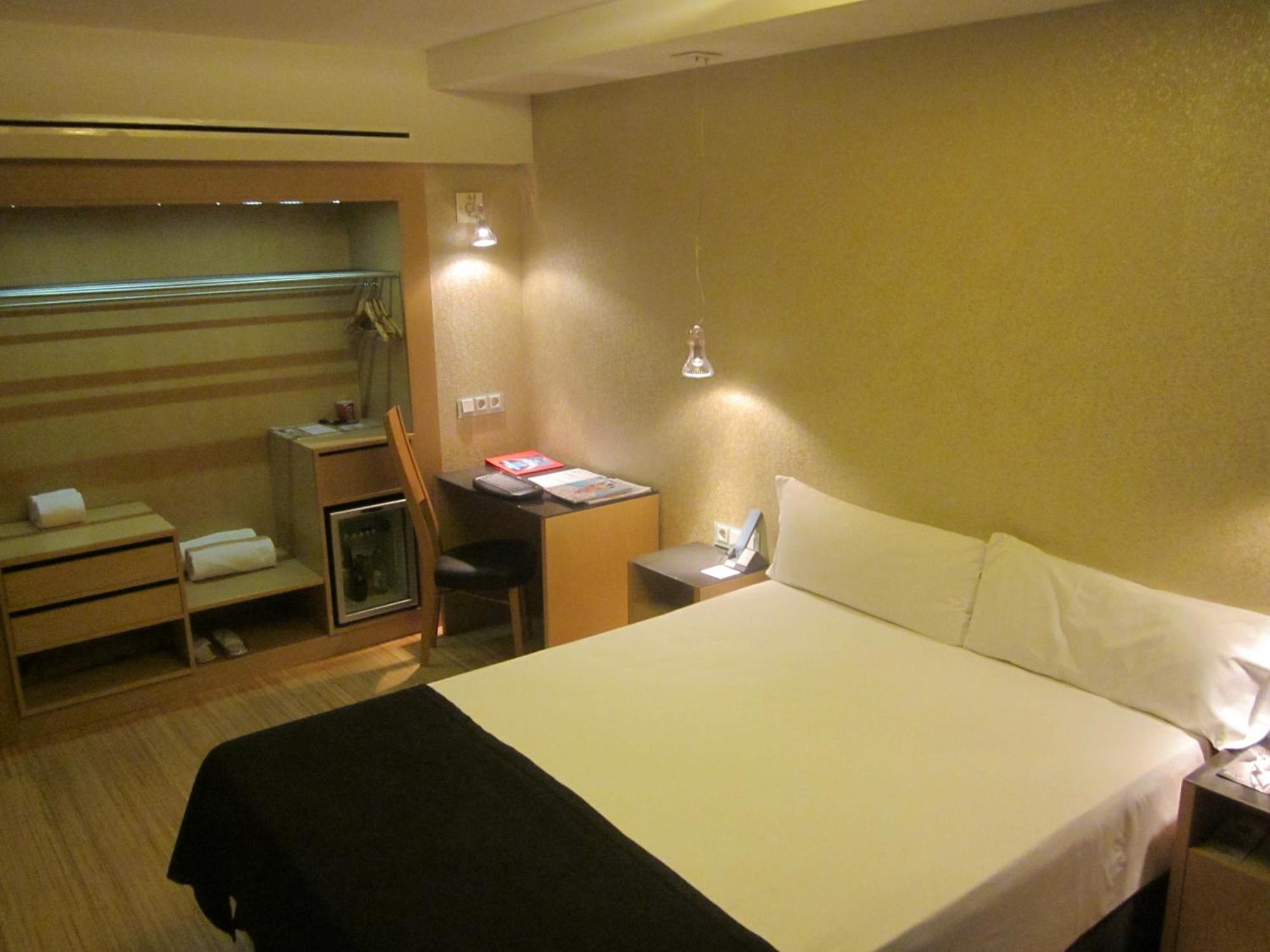 Axel Hotel Barcelona - Adults Only — Photos 1